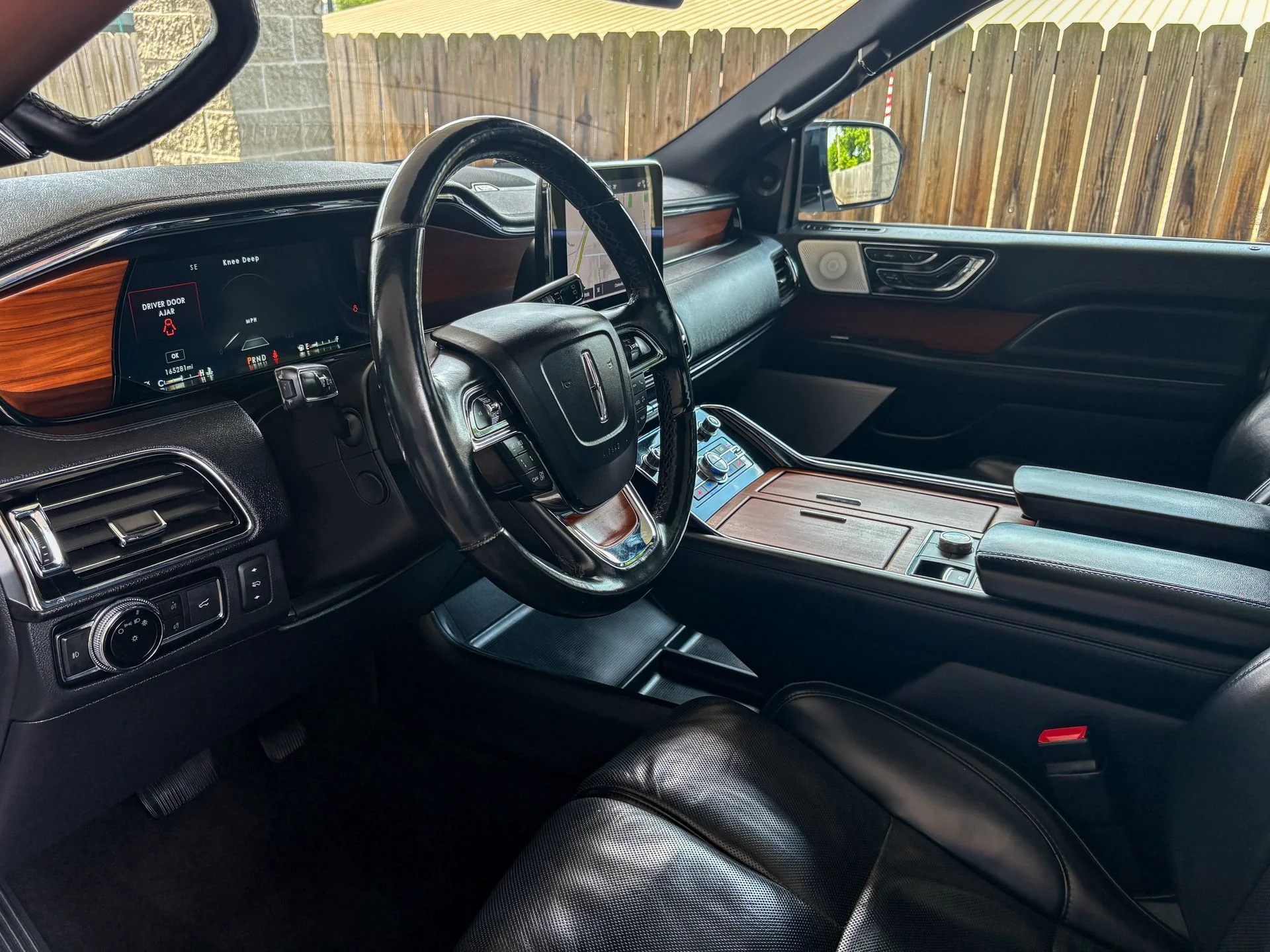 Used 2019 White Lincoln Reserve image 6
