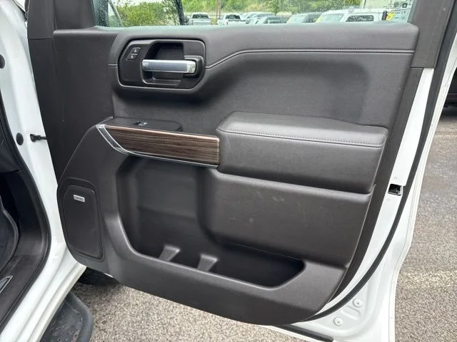 Used 2021 White Chevrolet LT Trail Boss image 23