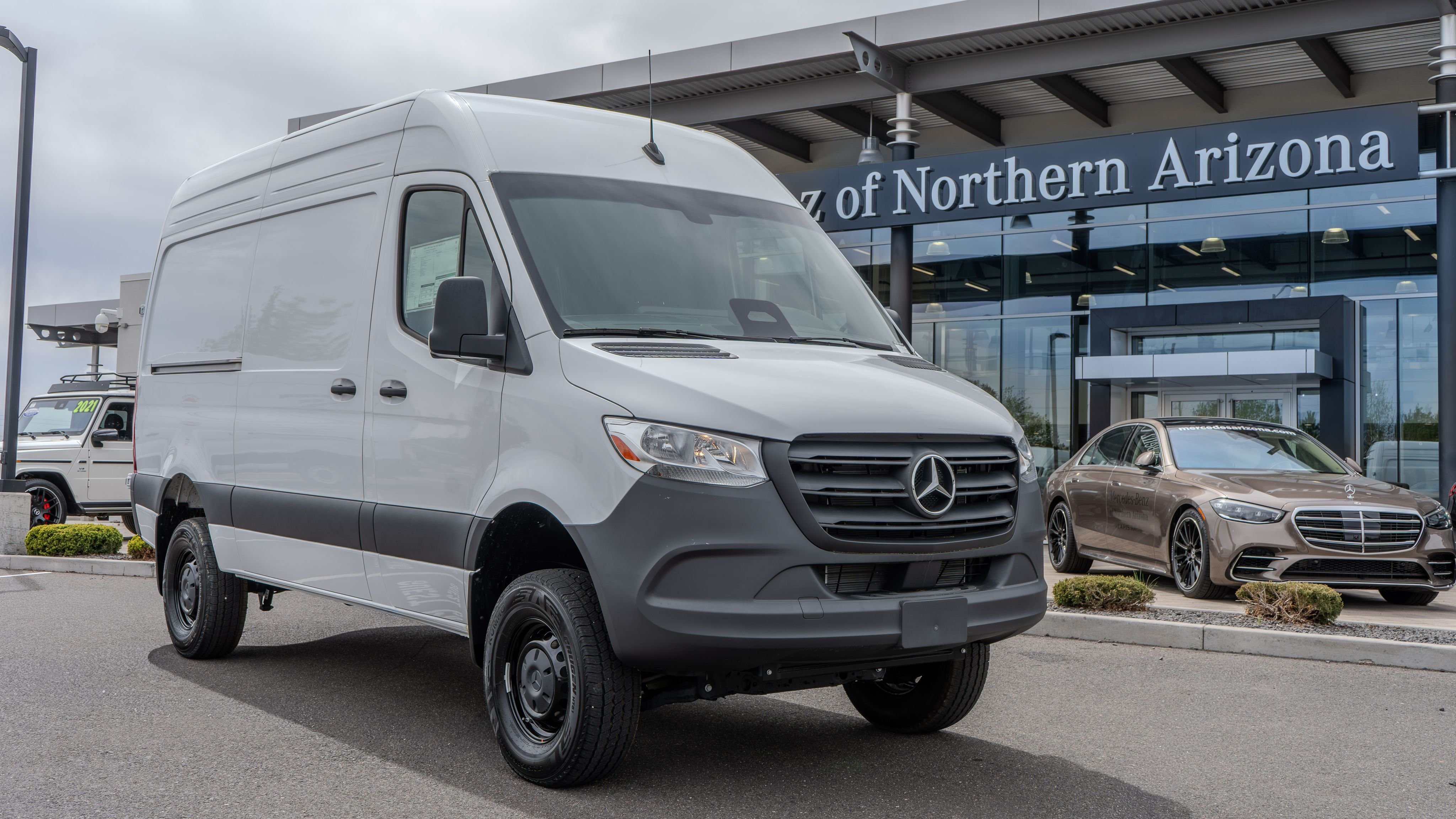 2025 Mercedes-Benz Sprinter 2500 144 WB HO Standard Roof 4x4's photo