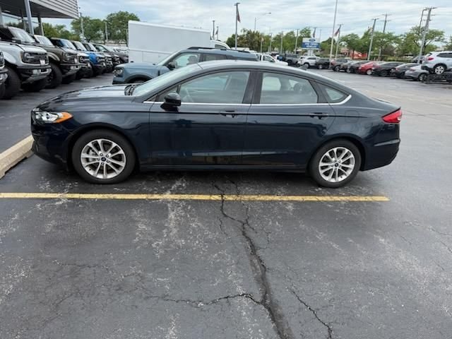Used 2020 Blue Ford SE image 7