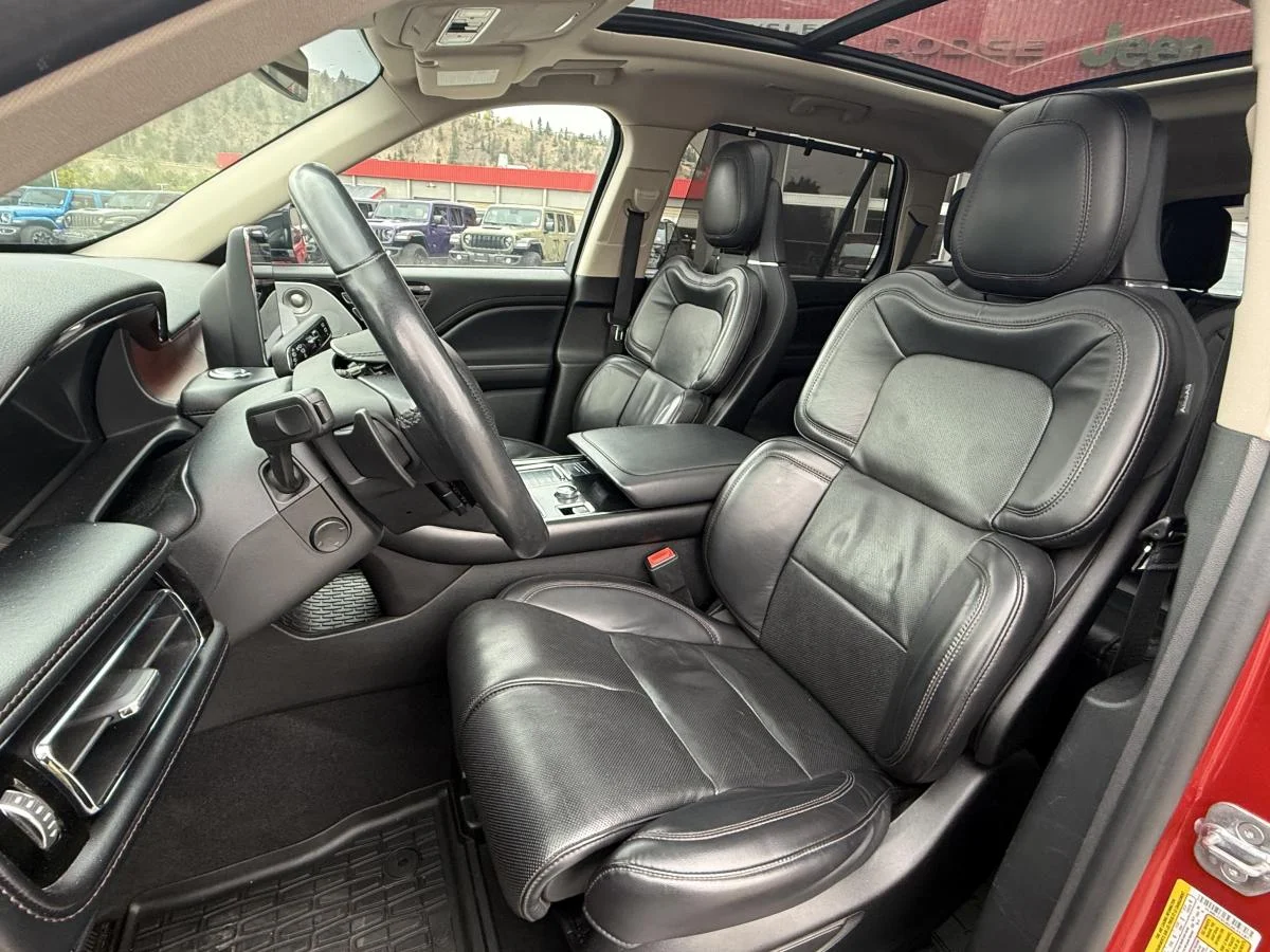 Used 2020 Red Lincoln Reserve Awd image 16