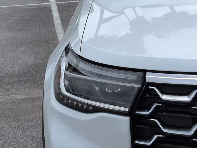 New 2026 Star White Metallic Tri-Coat Ford Platinum™ image 10