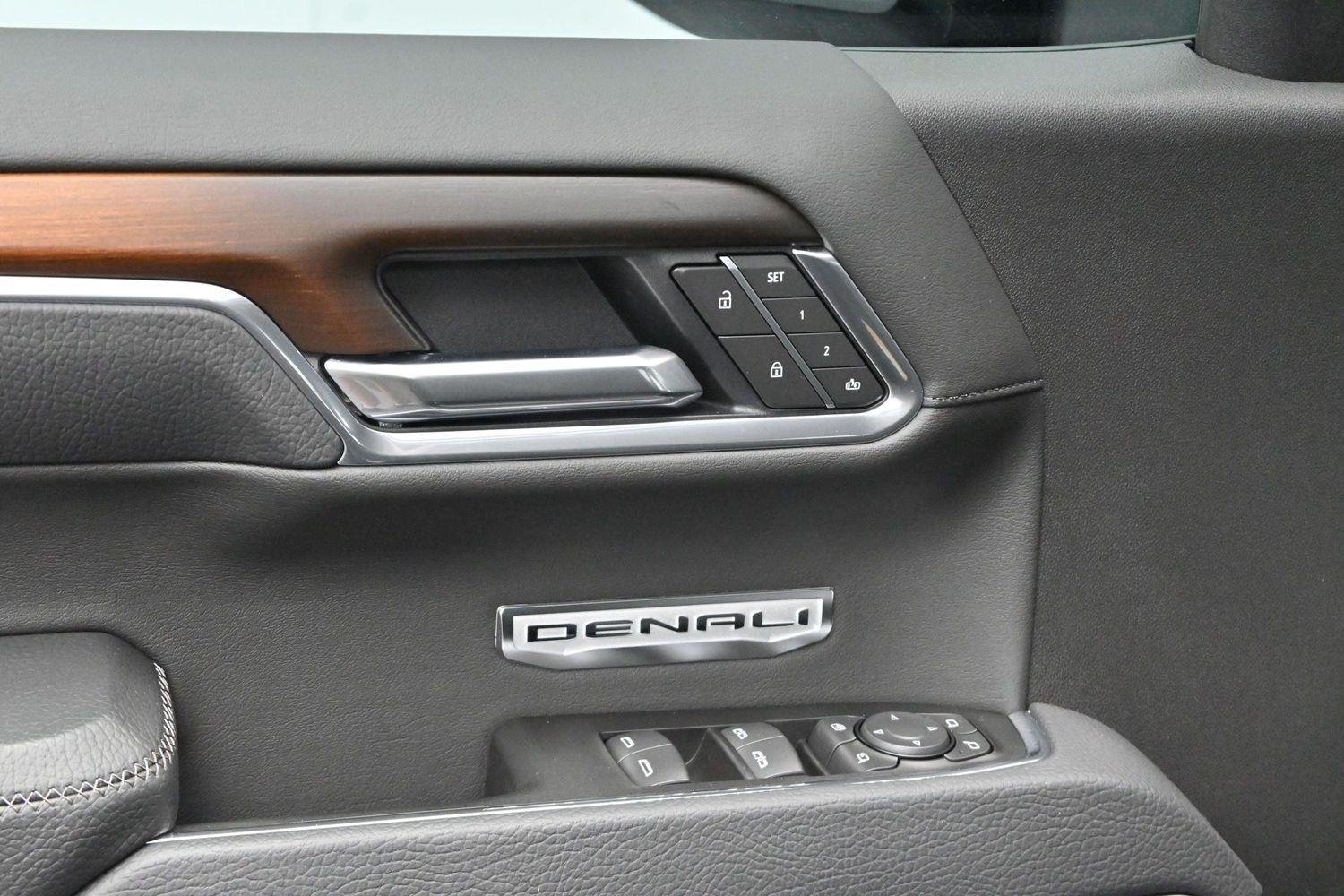 Used 2025 Onyx Black GMC Denali image 11