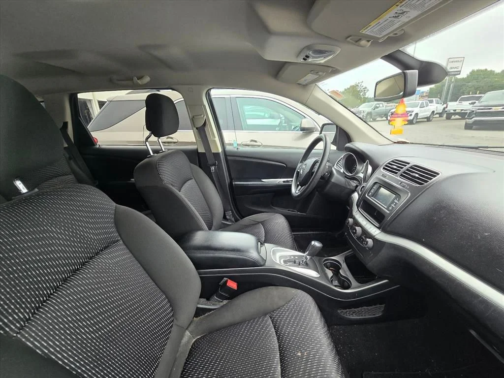 Used 2019 Green Dodge SE image 9