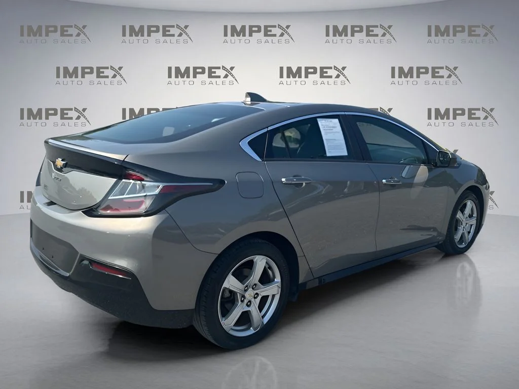 Used 2017 Gray Chevrolet LT image 5