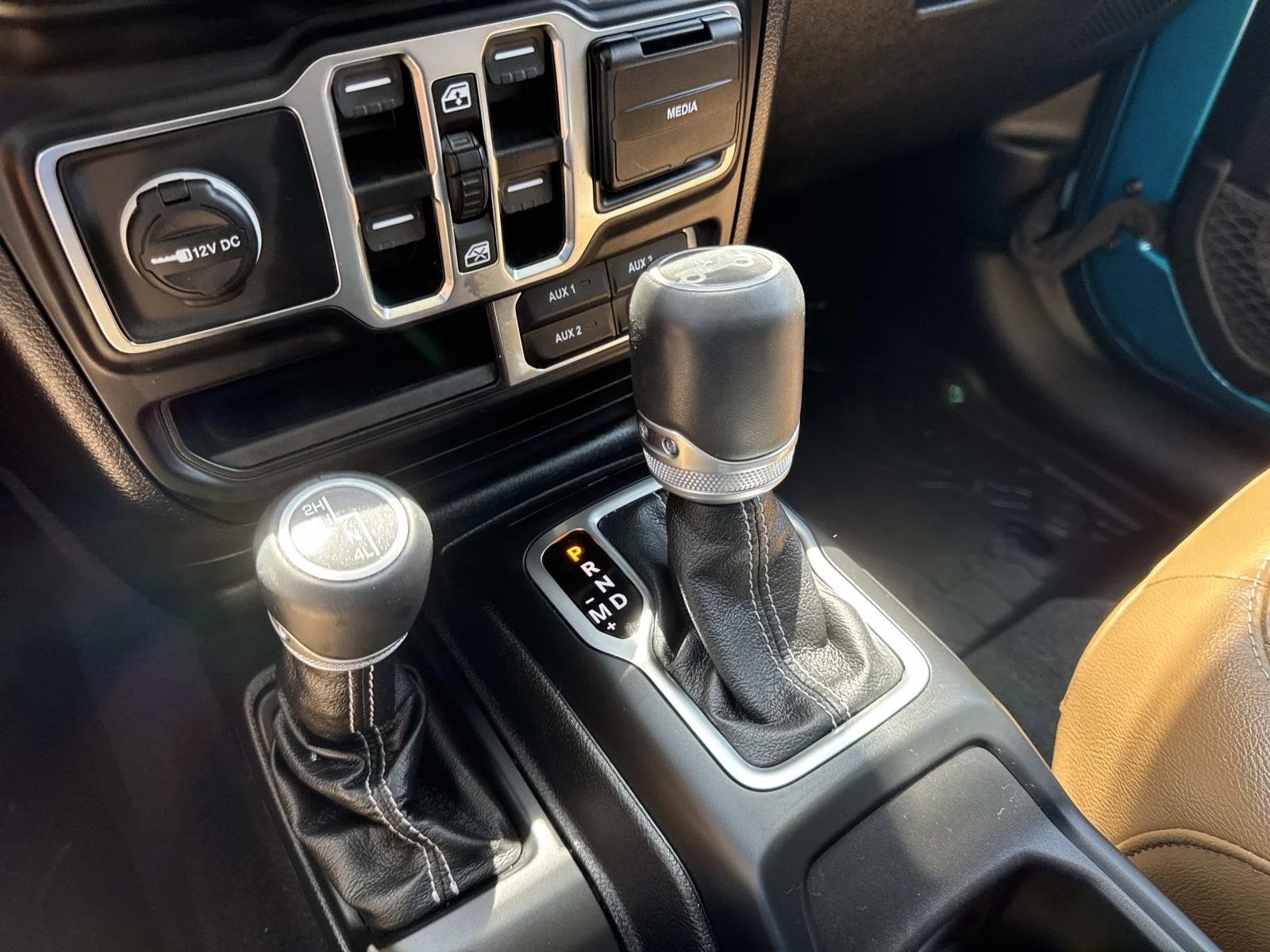 Used 2020 Green Jeep Sahara image 26
