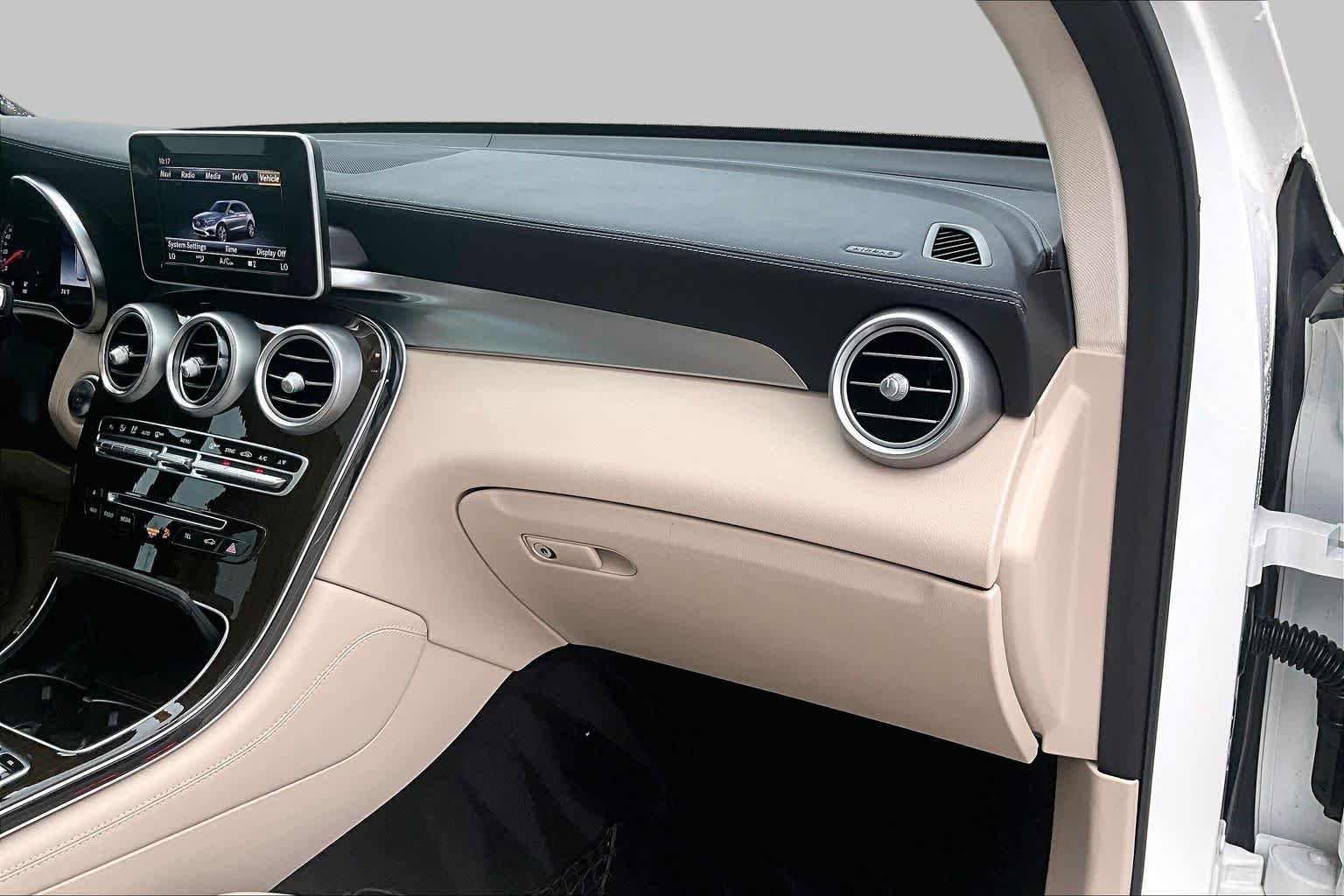 Used 2019 Polar White Mercedes-Benz GLC 300 image 17