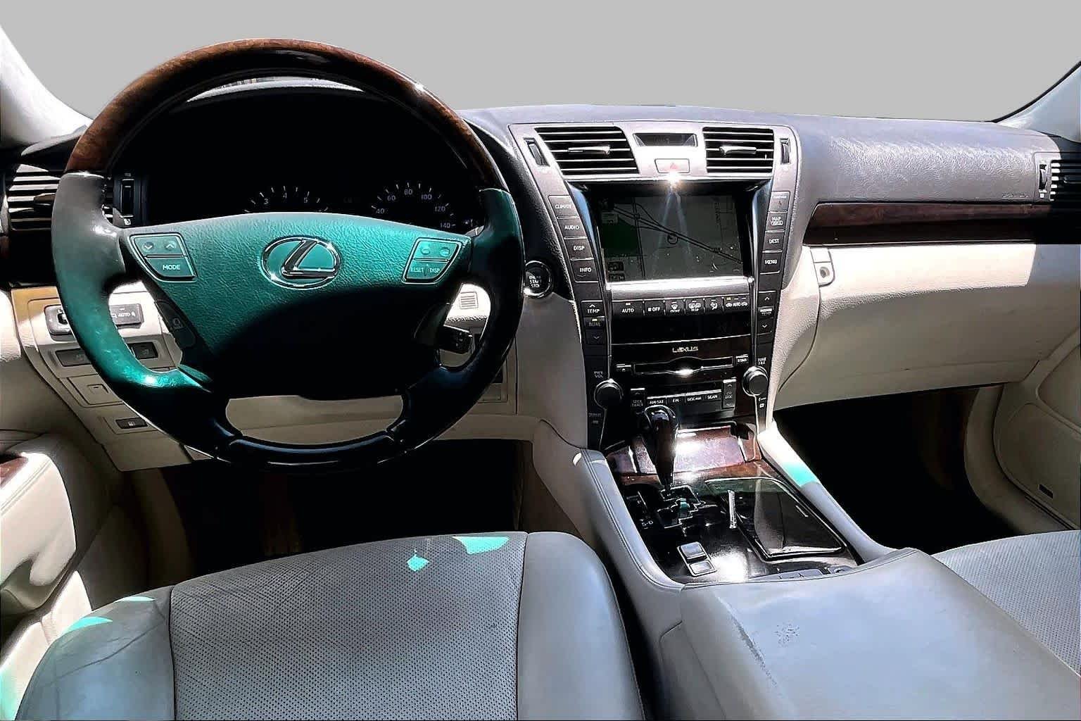 Used 2007 Starfire Pearl Lexus LWB image 15