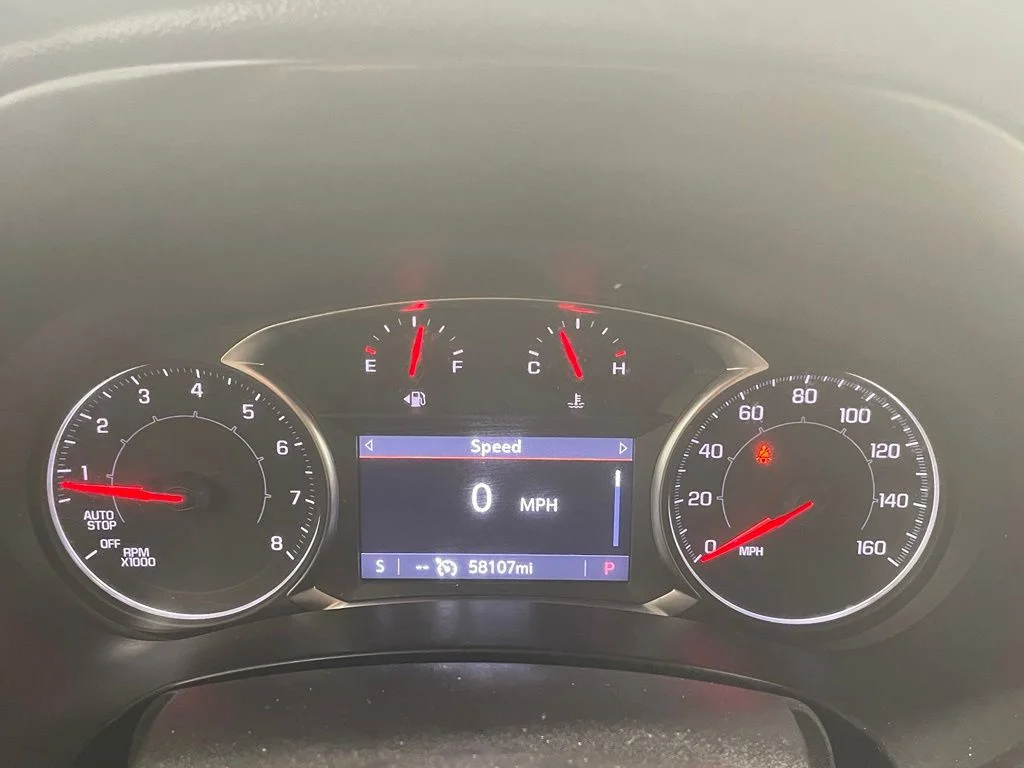Used 2022 White GMC SLT image 31
