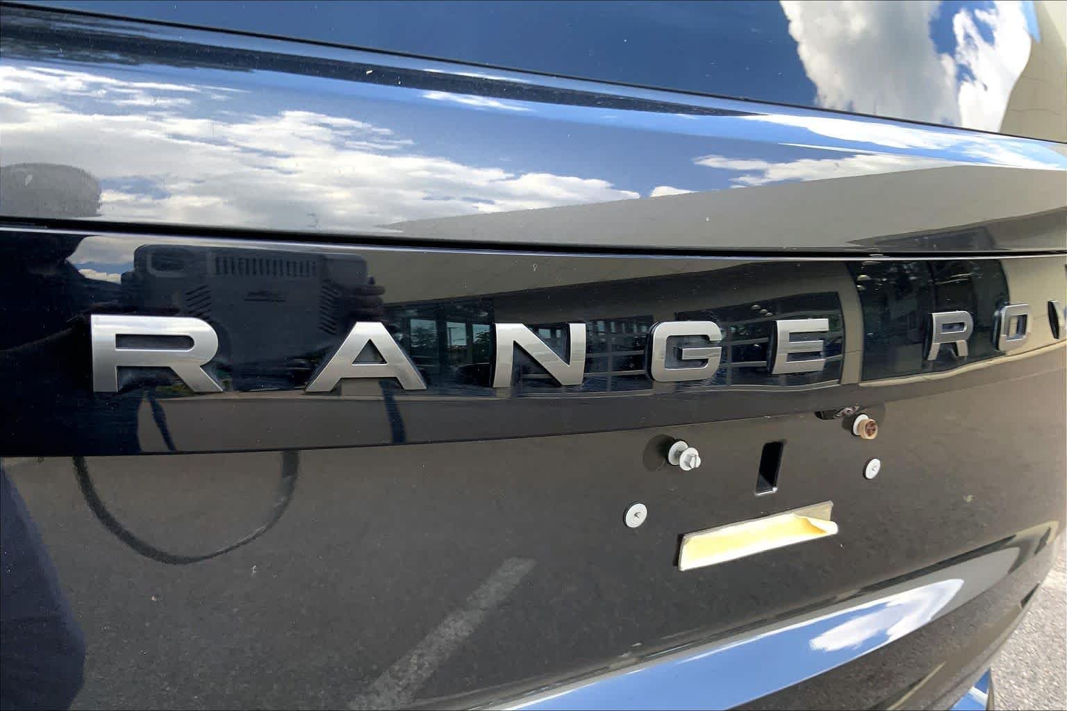 Used 2023 Carpathian Grey Premium Metallic Land Rover SE image 29