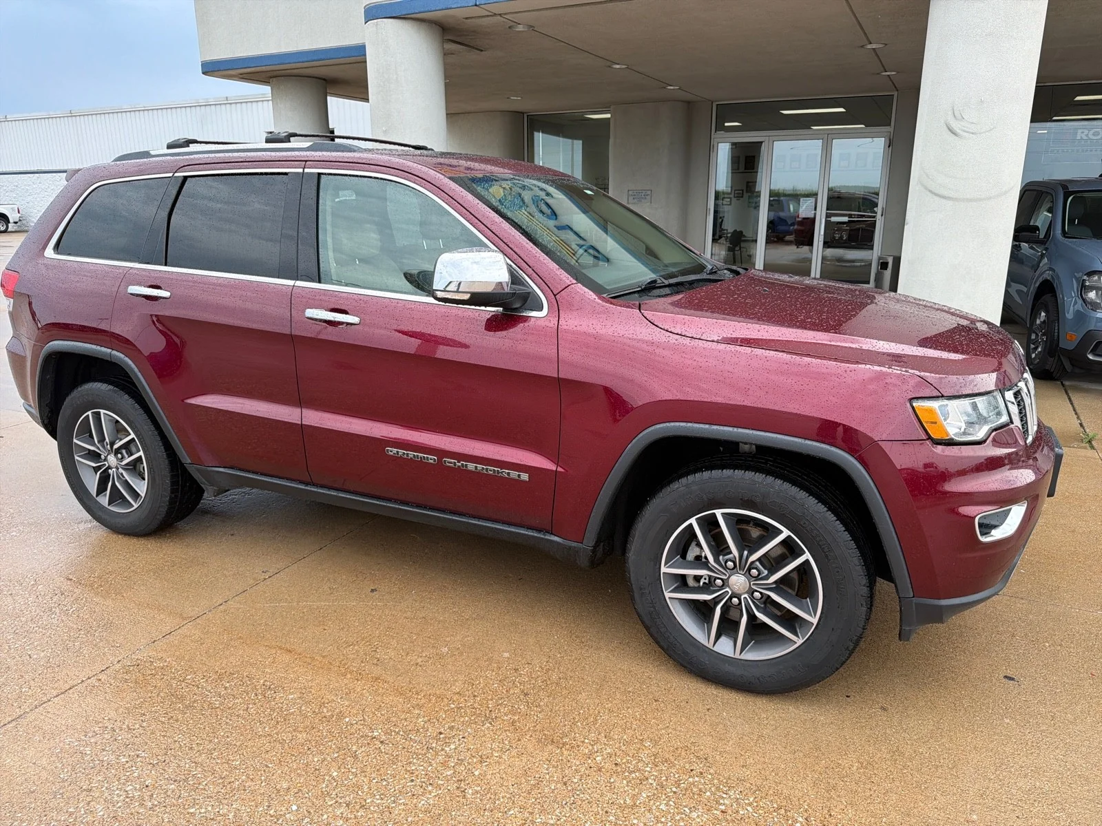 Used 2017 Jeep Grand Cherokee Limited with VIN 1C4RJFBG7HC895966 for sale in Clinton, IL