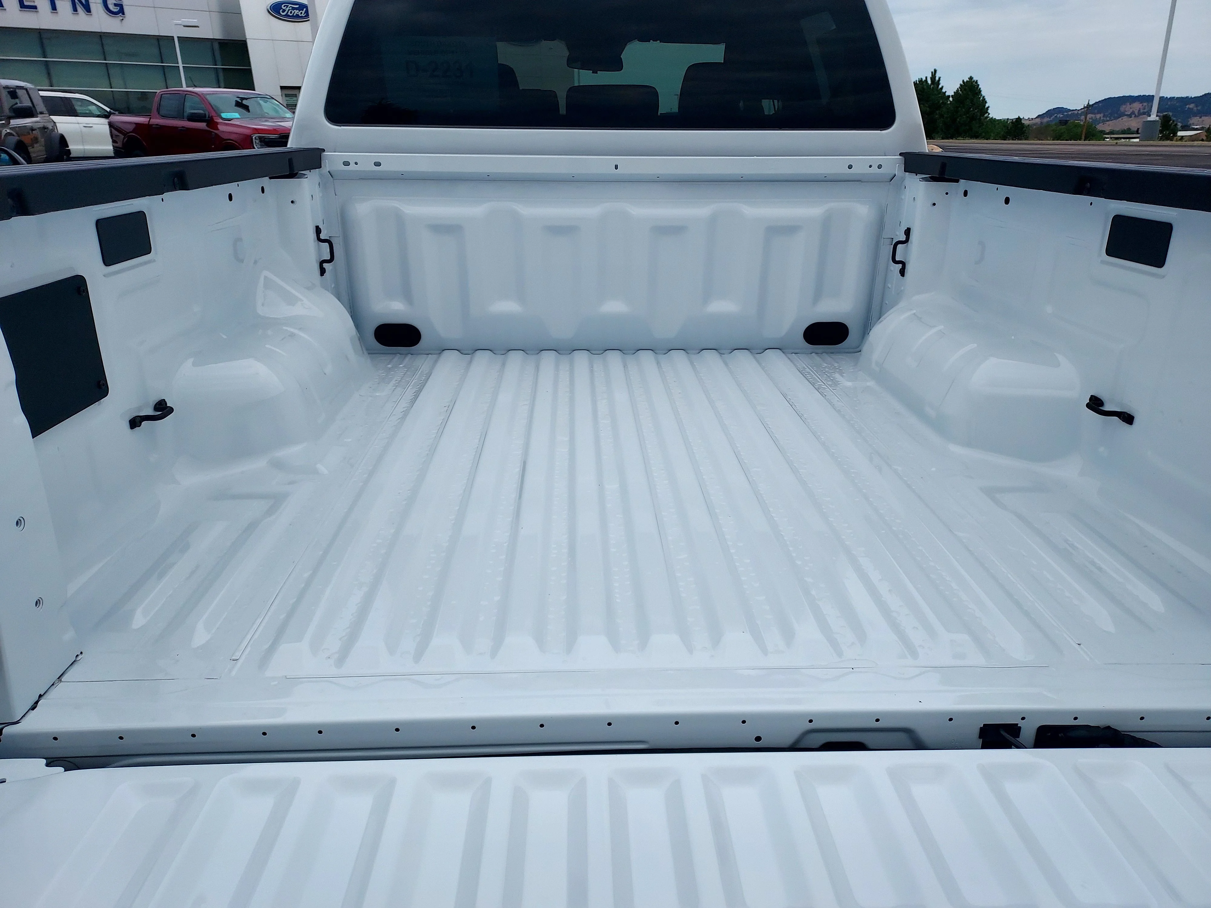 New 2026 Oxford White Ford XL image 8