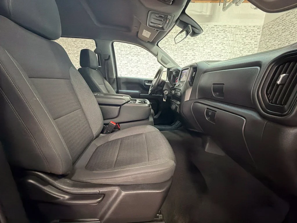 Used 2022 Summit White Chevrolet Custom image 11