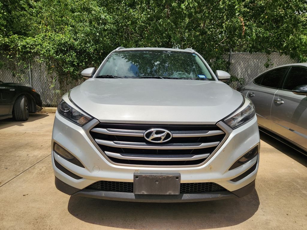 Used 2017 Molten Silver Hyundai SE image 2
