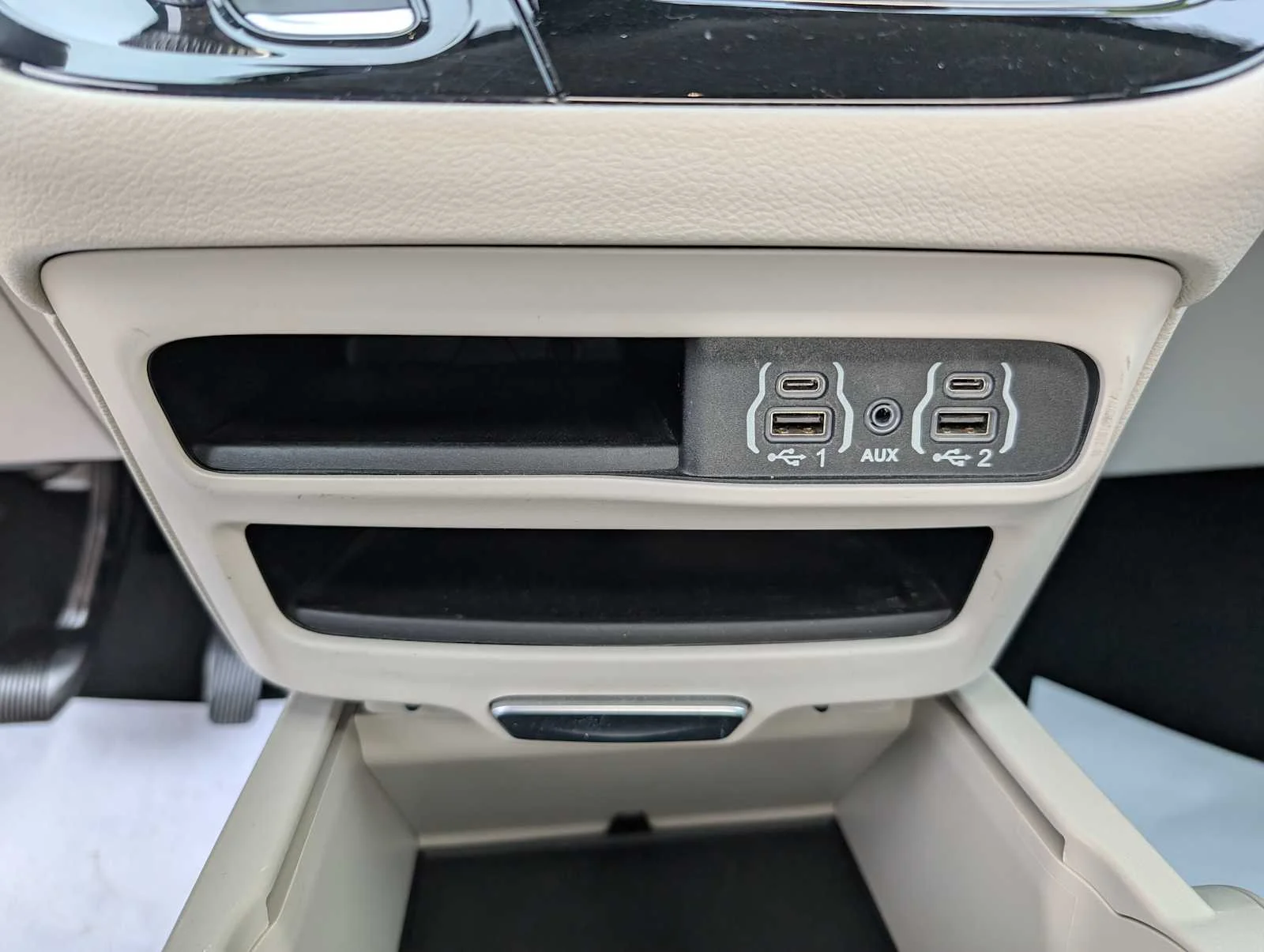 Used 2022 Bright White Clearcoat Chrysler LX image 27
