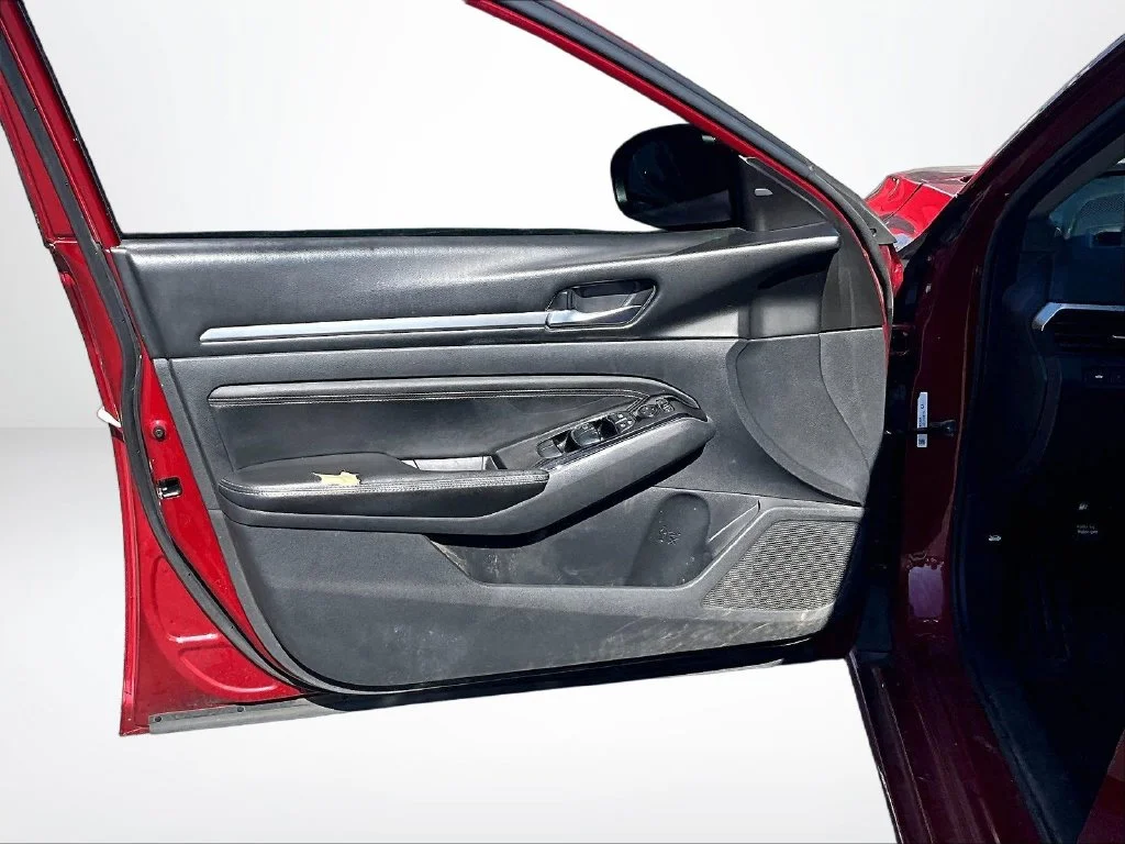 Used 2021 Red Nissan 2.5 SV image 21