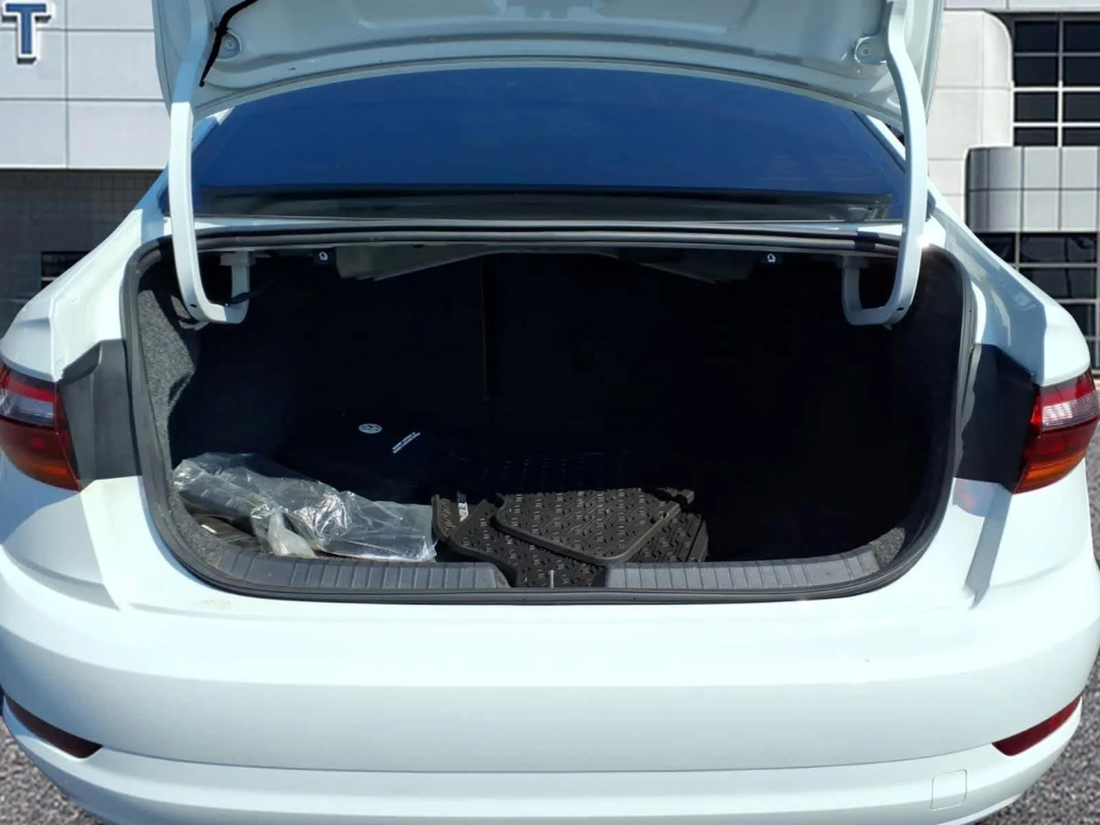Used 2019 Pure White Volkswagen SEL image 6