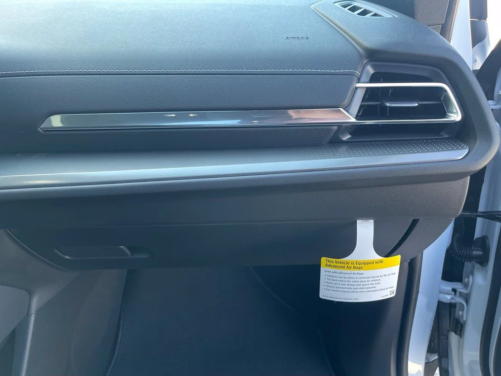 New 2027 Polar White Tricoat Chevrolet LT image 35