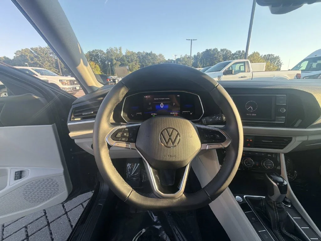 Used 2022  Volkswagen 1.5T SE image 16