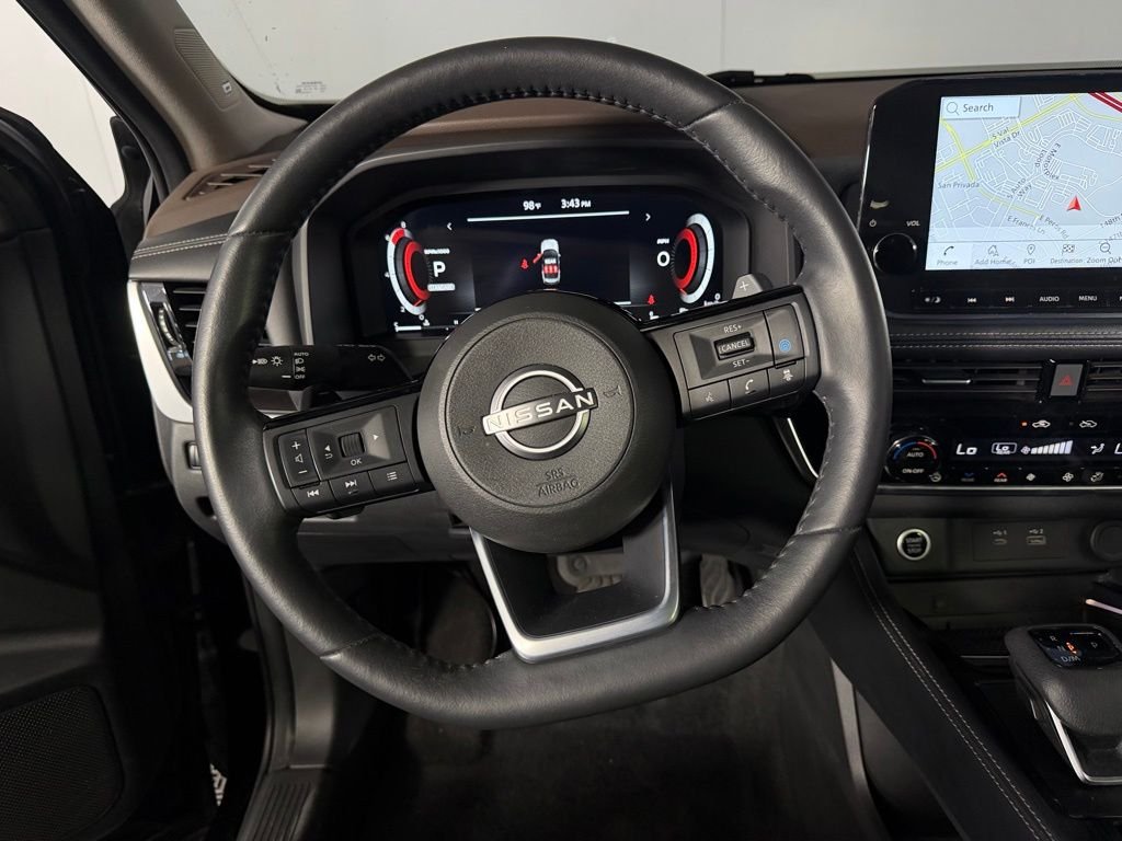 Used 2023 Black Nissan Platinum image 16