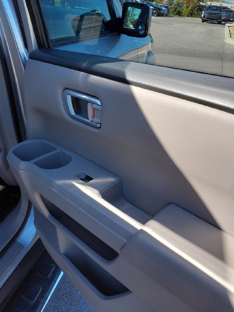 Used 2013 Silver Honda EX-L image 22