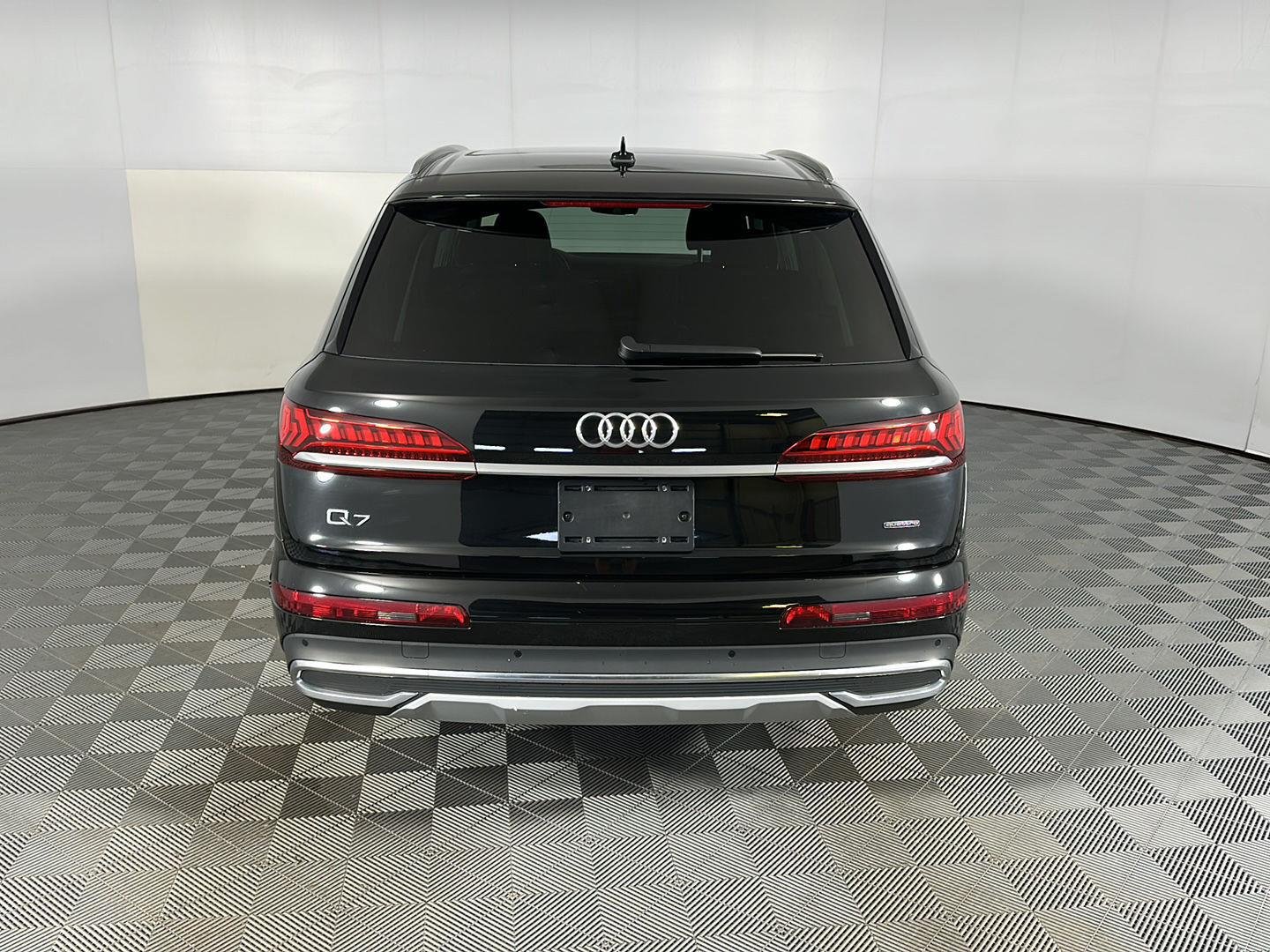 Used 2023 Mythos Black Metallic Audi Premium image 9