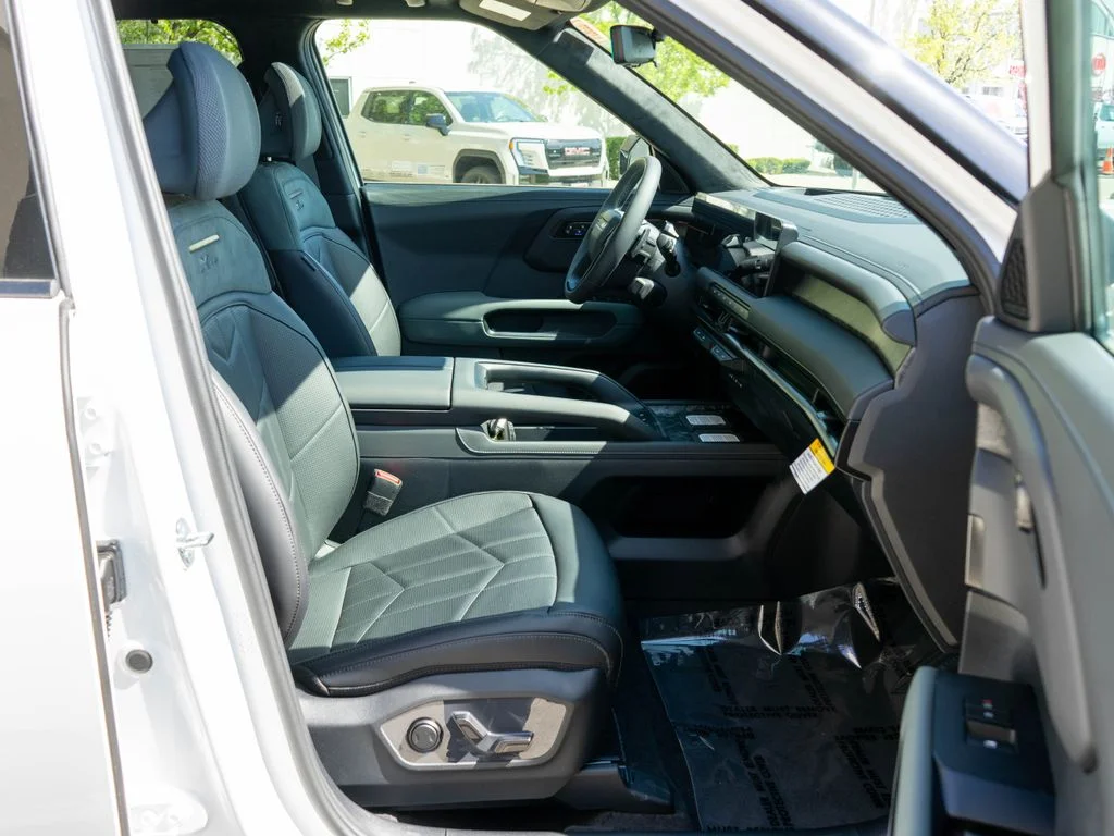New 2027 Glacial White Pearl Kia X-Pro SX Prestige image 10