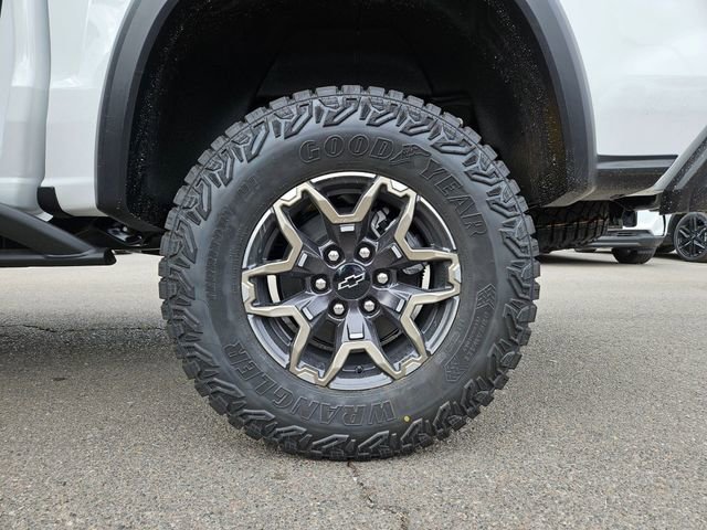 2026 Chevrolet Colorado ZR2 - Photo 16