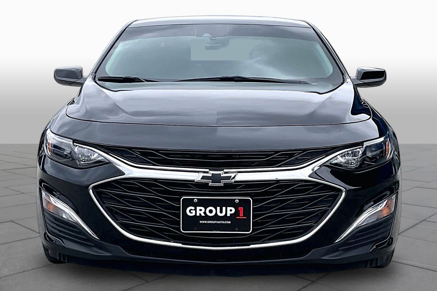 Used 2025 Mosaic Black Metallic Chevrolet RS image 4
