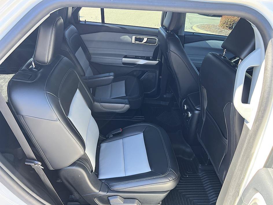 Used 2023 White Metallic Ford XLT image 16
