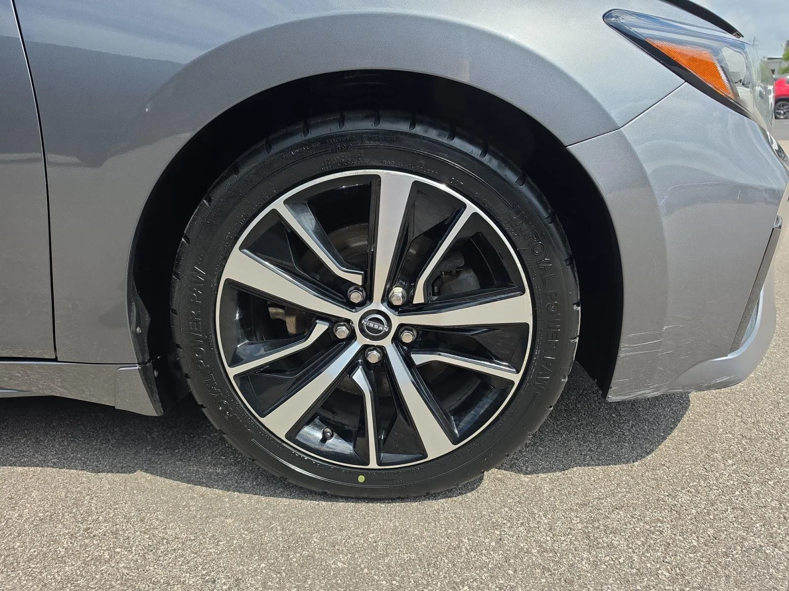 Used 2023 GRAY NISSAN SL SEDAN image 30