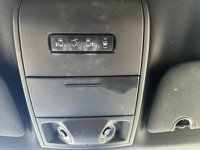Used 2019 White Dodge SXT image 31