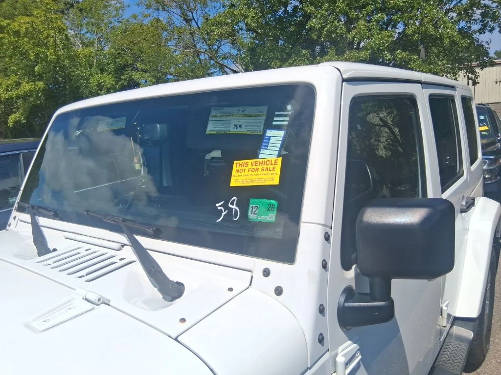 Used 2015 White Jeep Unlimited Sahara image 10