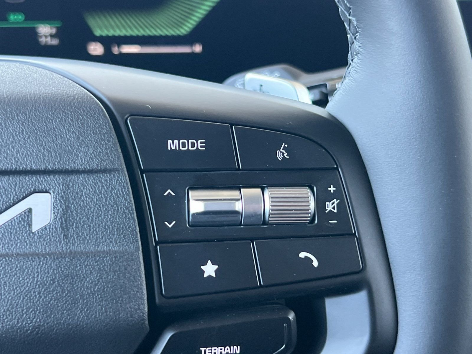 New 2026 Snow White Pearl Kia S image 27