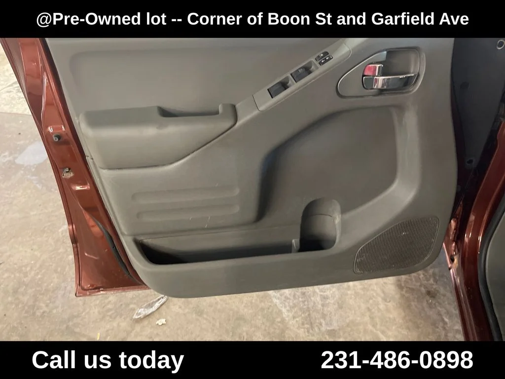 Used 2016 Brown Nissan SV image 15