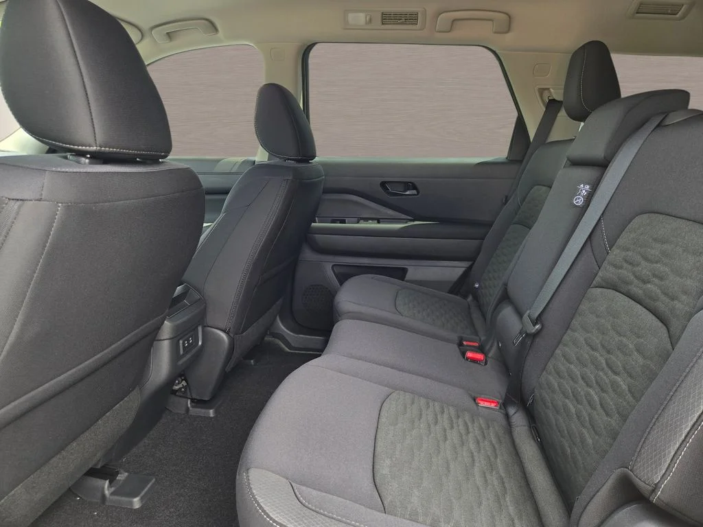 2026 Nissan Pathfinder SV - Photo 14