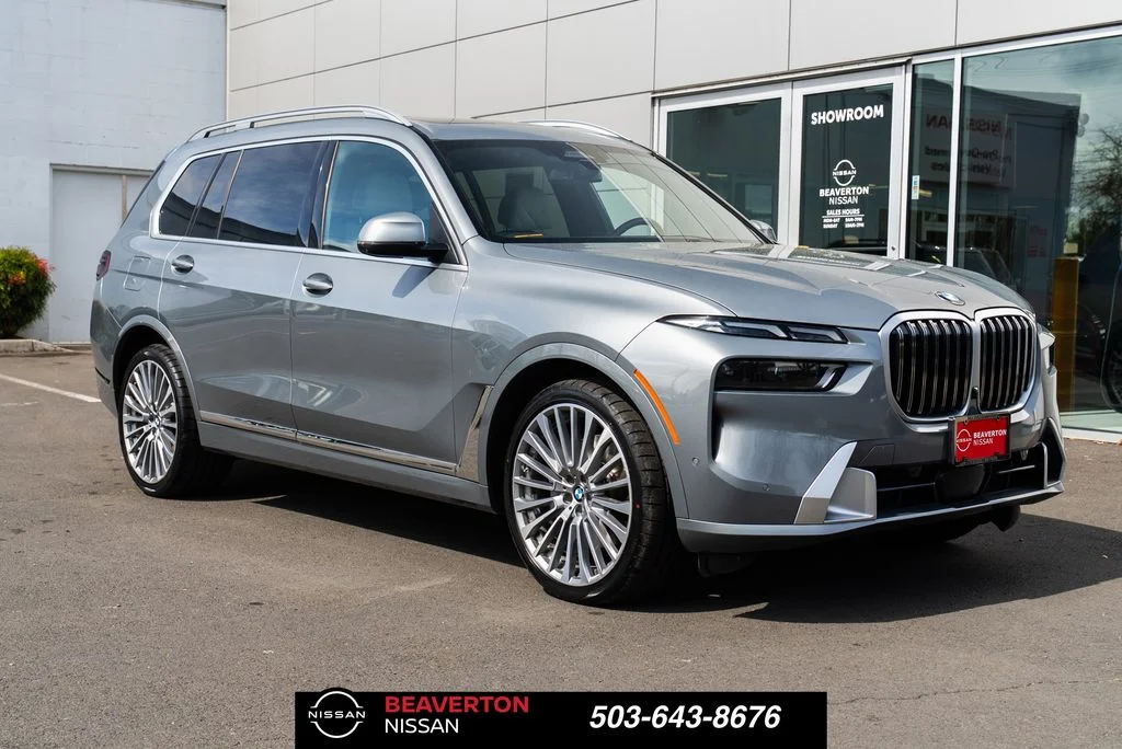 Used 2023 Gray BMW xDrive40i image 1