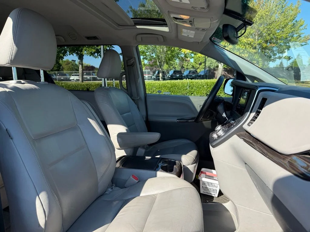 Used 2016 Salsa Red Pearl Toyota XLE image 23