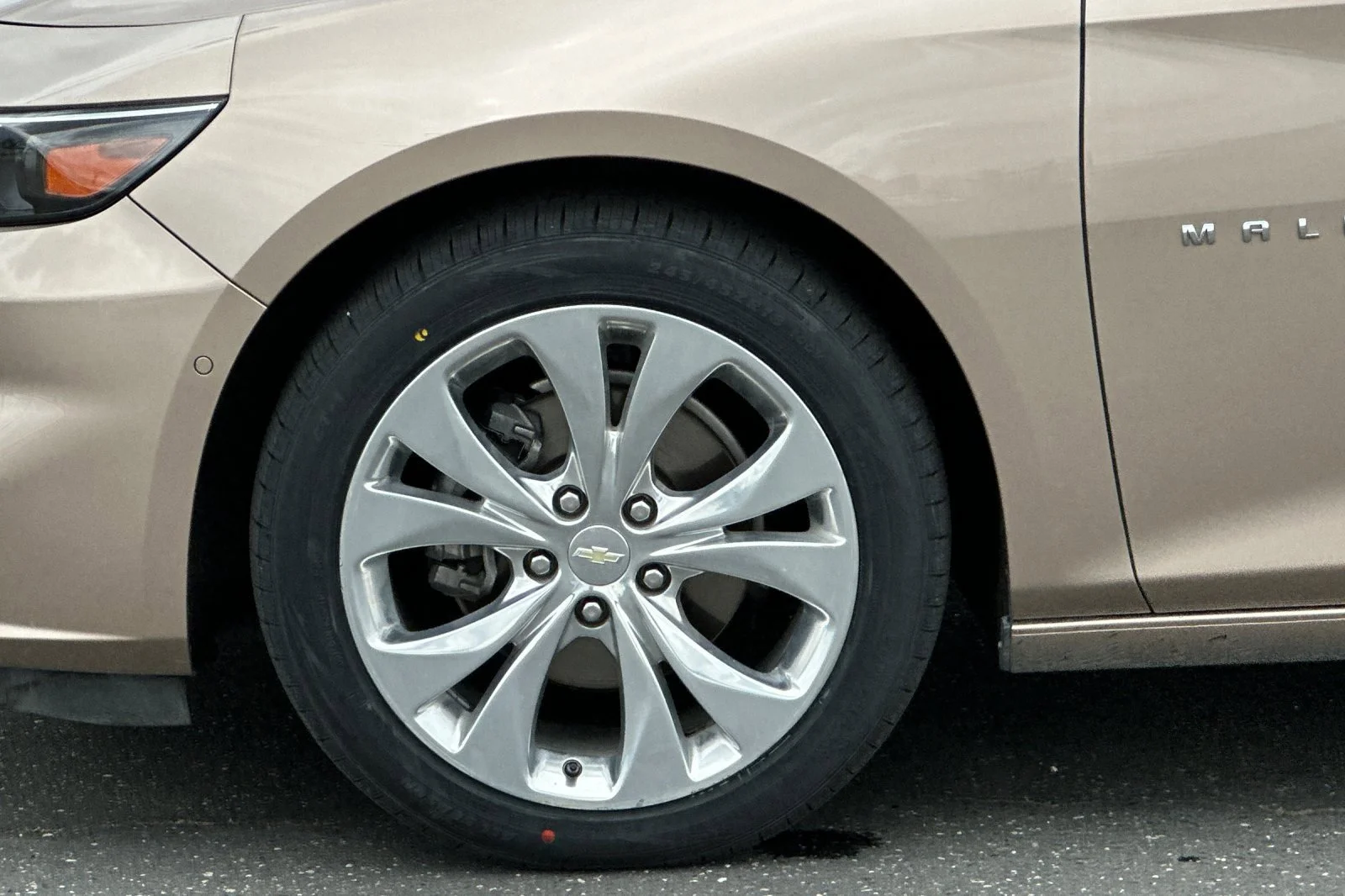 Used 2018 Sandy Ridge Metallic Chevrolet Premier image 25