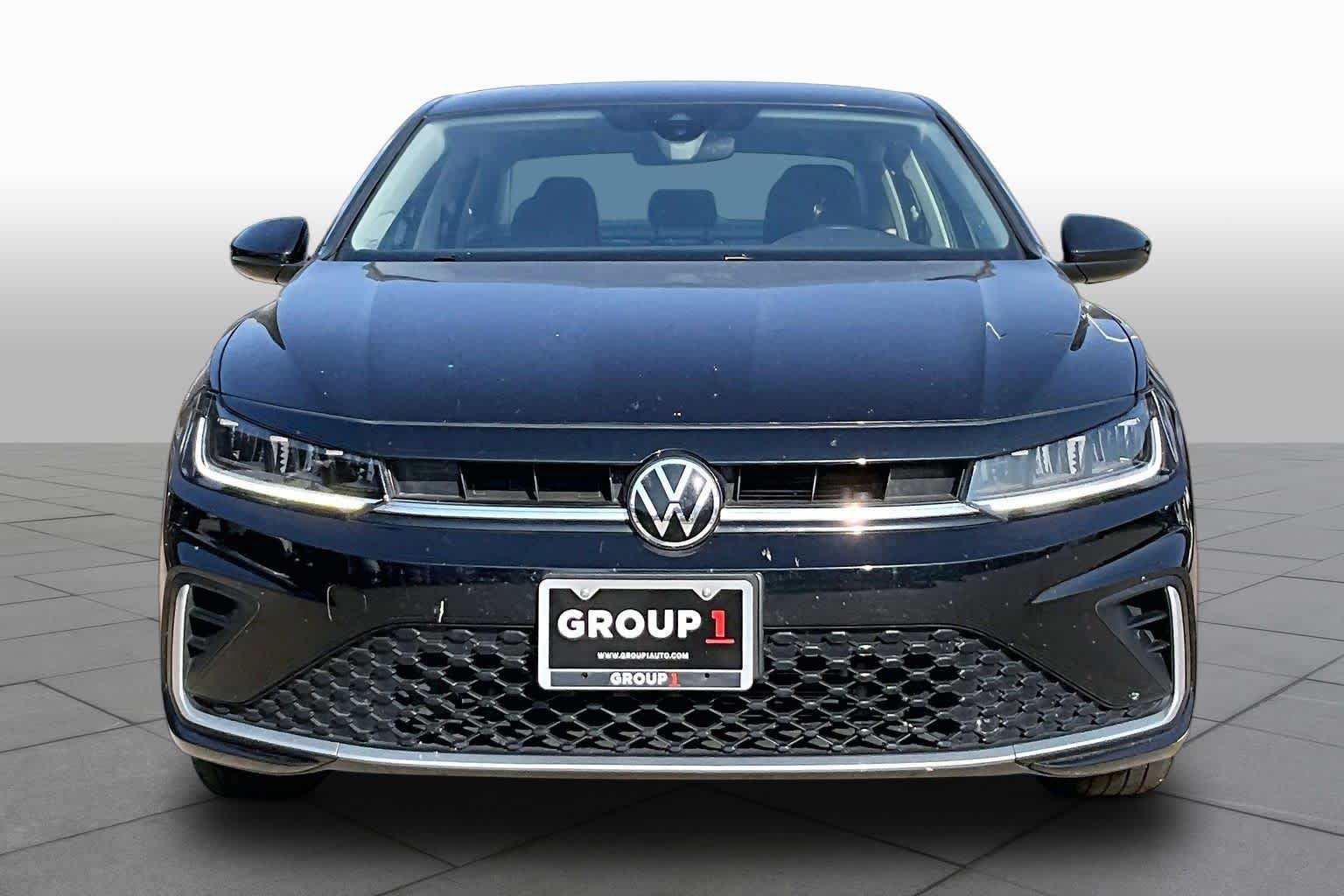 Used 2025 Monterey Blue Volkswagen SE image 3