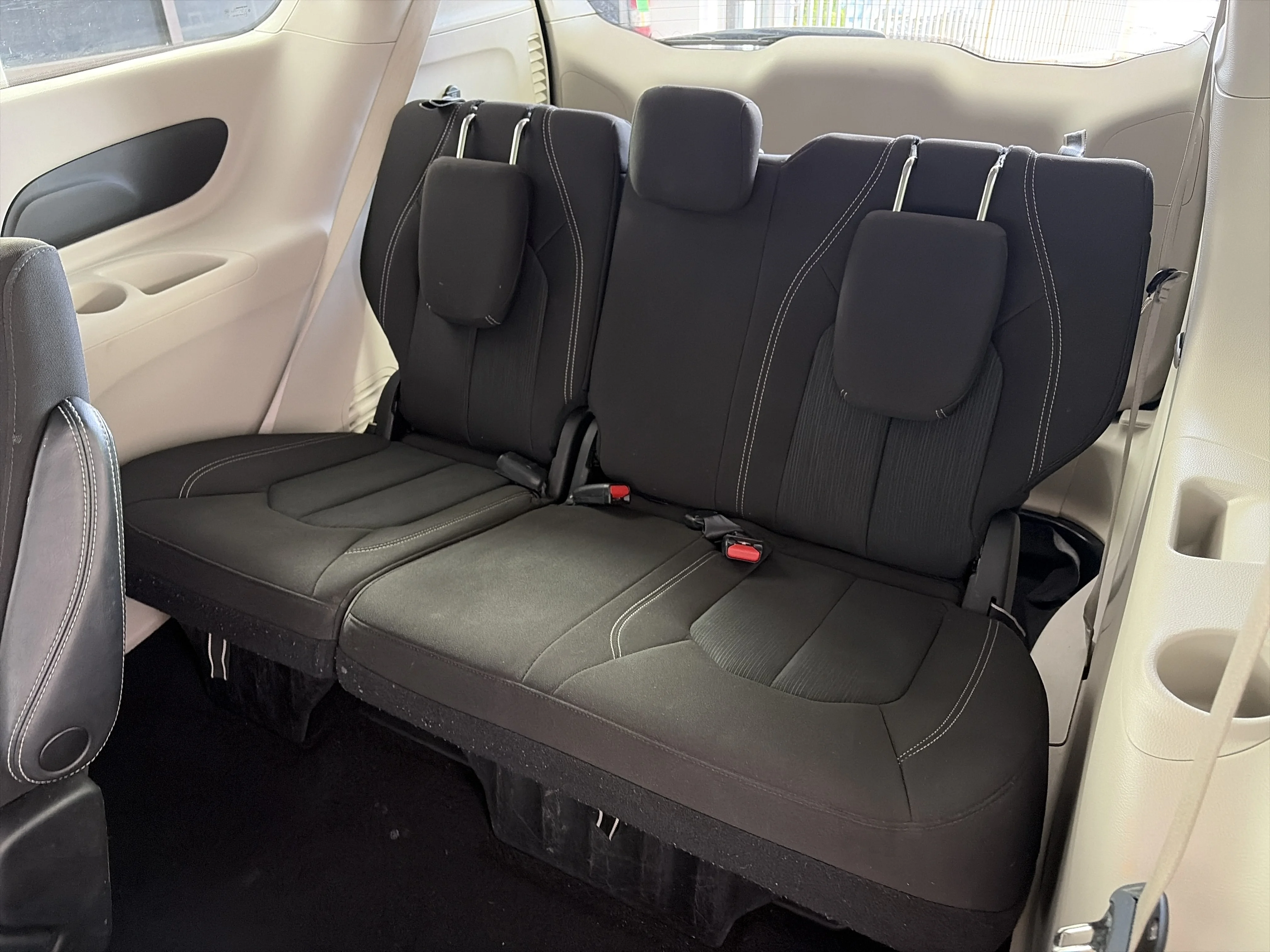 Used 2023 White Chrysler LX image 8