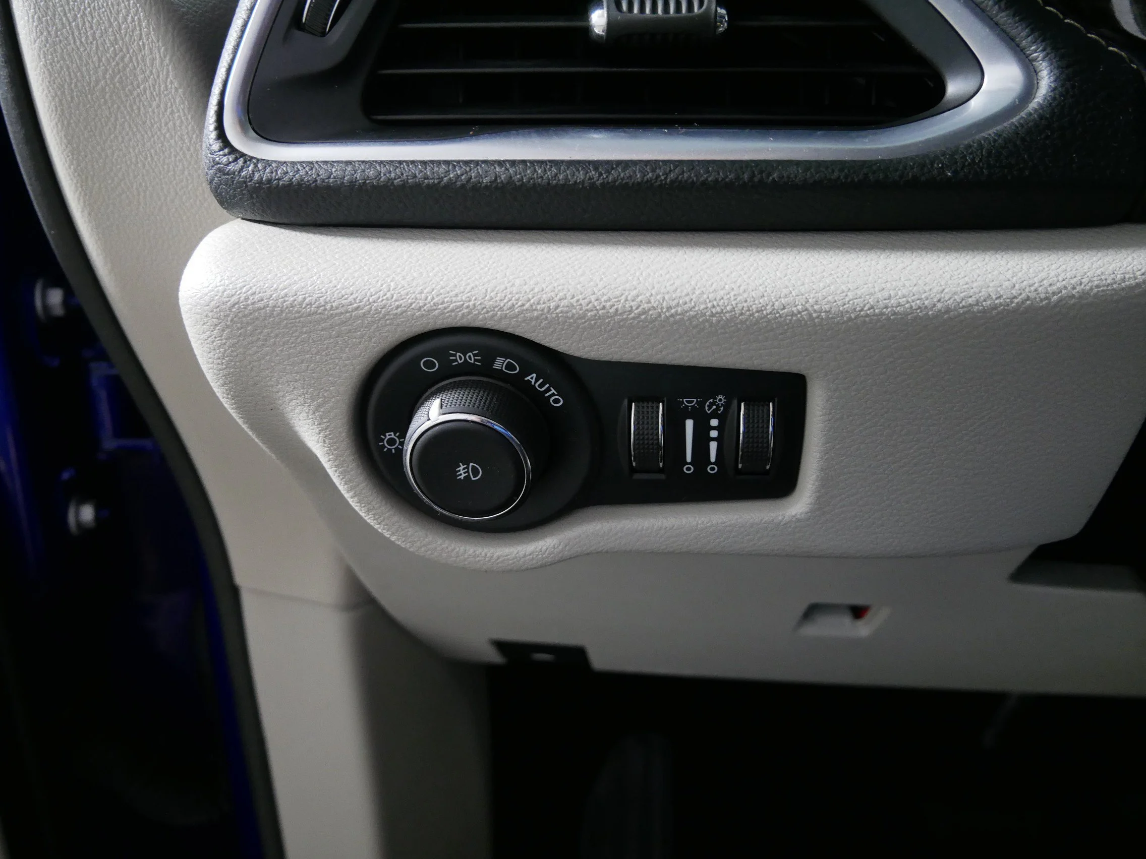 Used 2021 Fathom Blue Pearlcoat Chrysler Limited image 26
