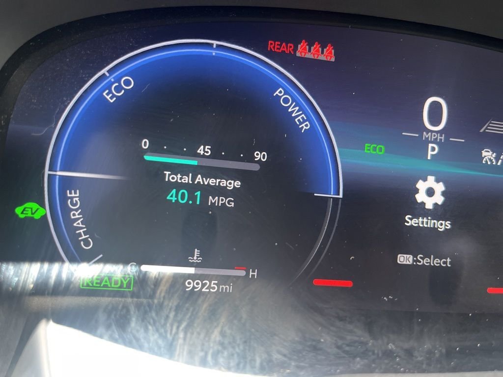 Certified Used 2025  Toyota XLE image 26