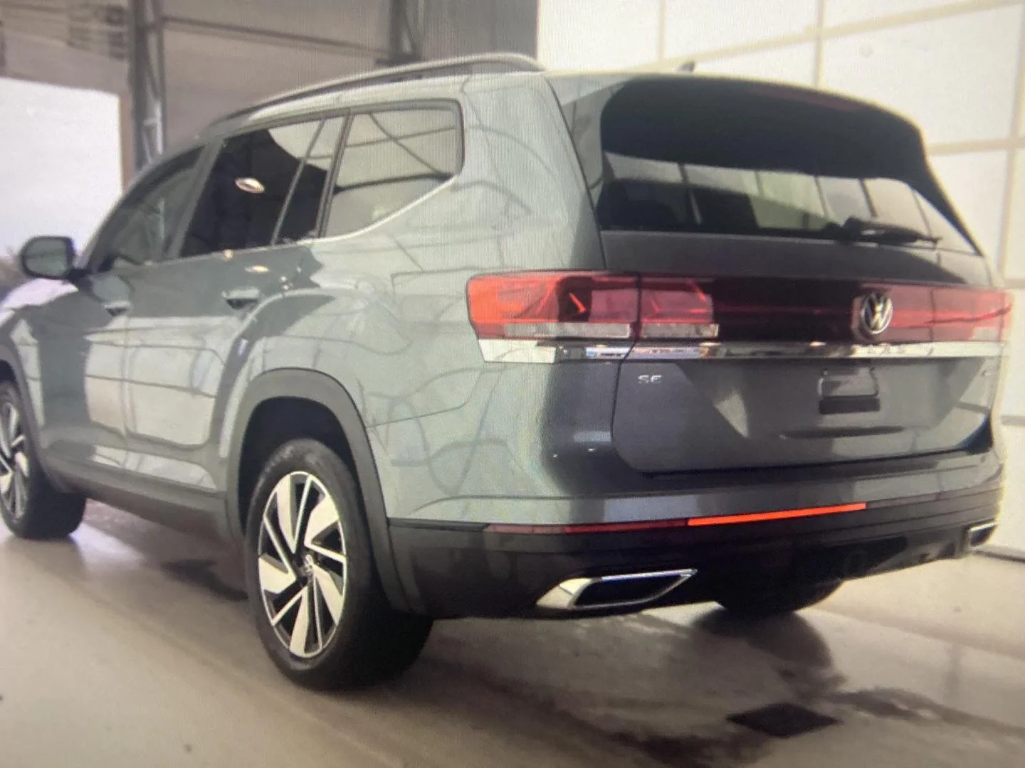 Used 2025  Volkswagen 2.0T SE w/Technology image 5