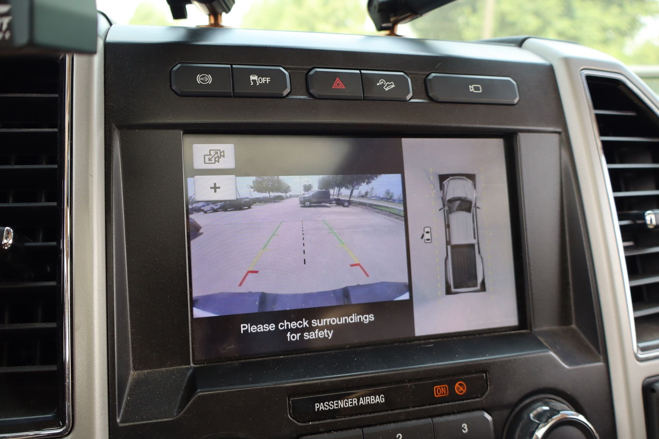 Used 2019 White Platinum Clearcoat Metallic Ford Lariat image 23