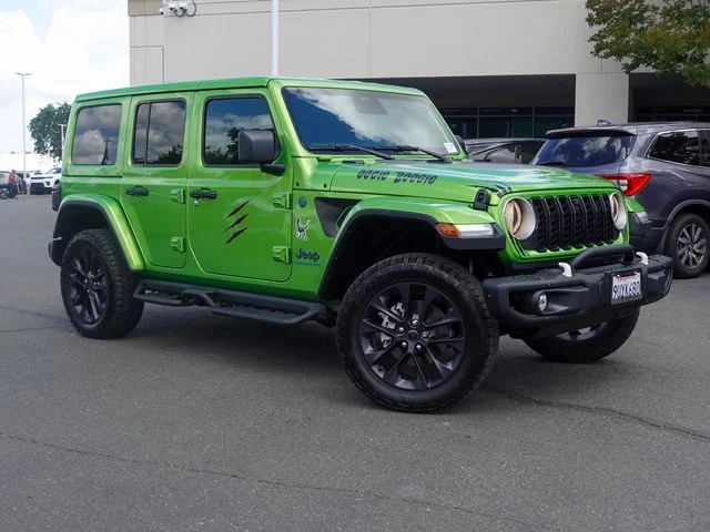 Used 2025 Green Jeep Sahara 4xe image 5