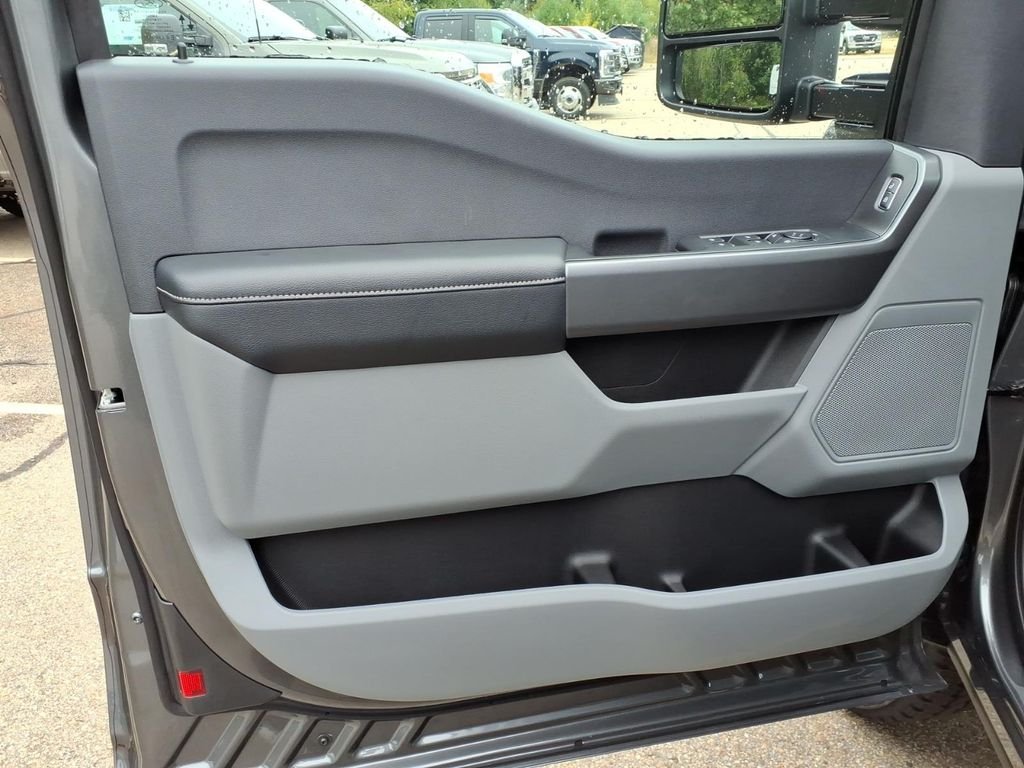 New 2027 Carbonized Gray Metallic Ford F-350® XLT image 18