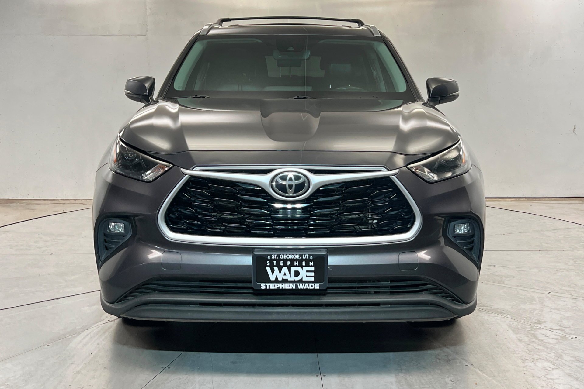 Used 2022 Gray Toyota XLE image 9