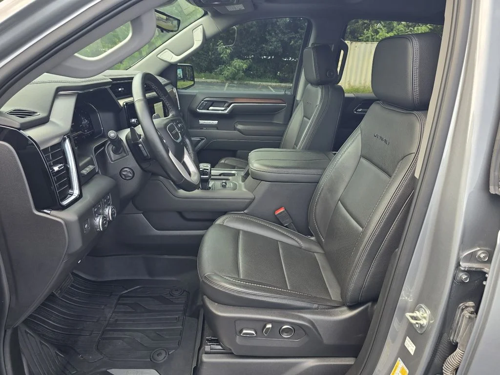 Used 2025 Sterling Metallic GMC Denali image 14