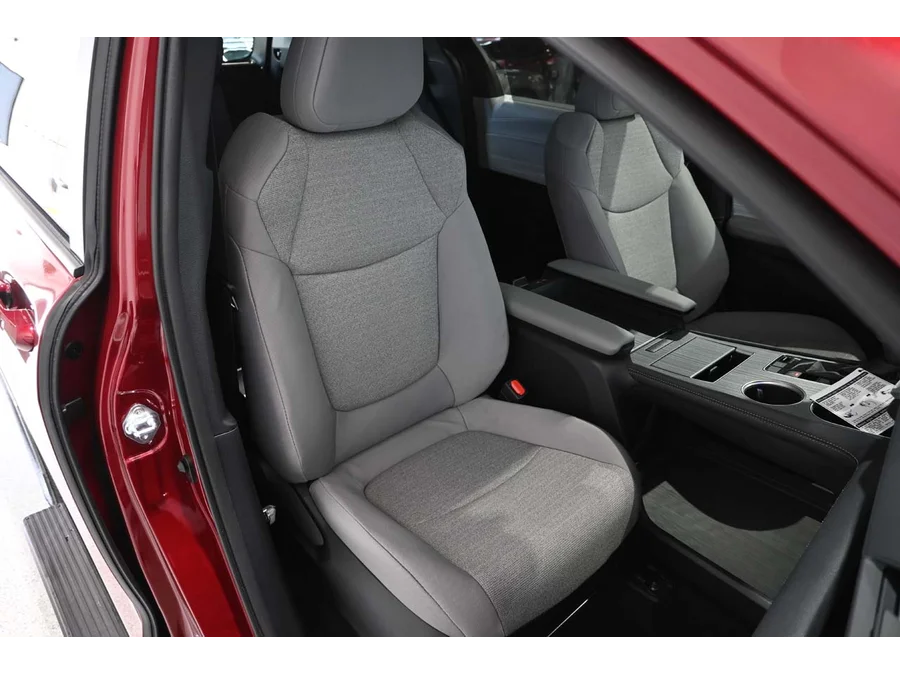 2026 Toyota Sienna LE - Photo 16
